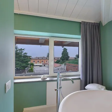 Апартаменты Canal View Loft In The Heart Of