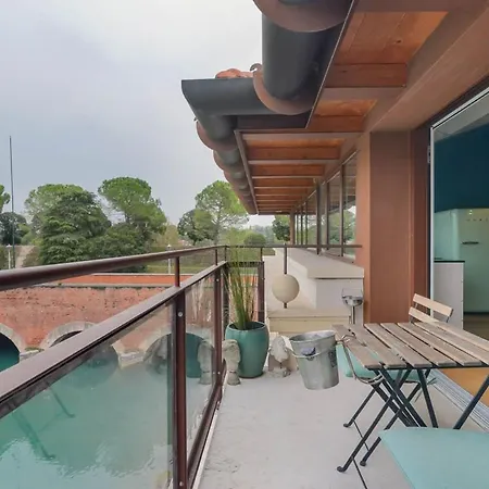Canal View Loft In The Heart Of Appartamento
