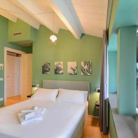 Canal View Loft In The Heart Of Peschiera del Garda