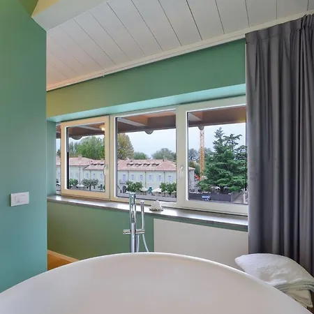 Canal View Loft In The Heart Of Appartamento