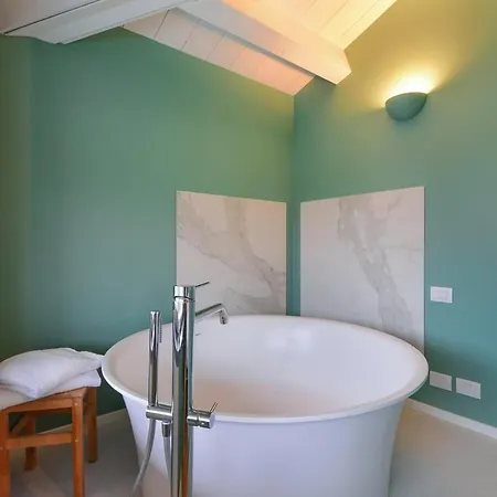 Апартаменты Canal View Loft In The Heart Of