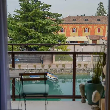 Canal View Loft In The Heart Of Appartamento *