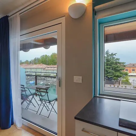 Апартаменты Canal View Loft In The Heart Of *