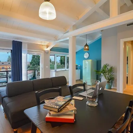 Canal View Loft In The Heart Of * Peschiera del Garda