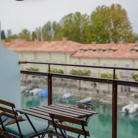 Апартаменты Canal View Loft In The Heart Of Пескьера-дель-Гарда