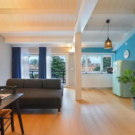 Canal View Loft In The Heart Of Peschiera del Garda